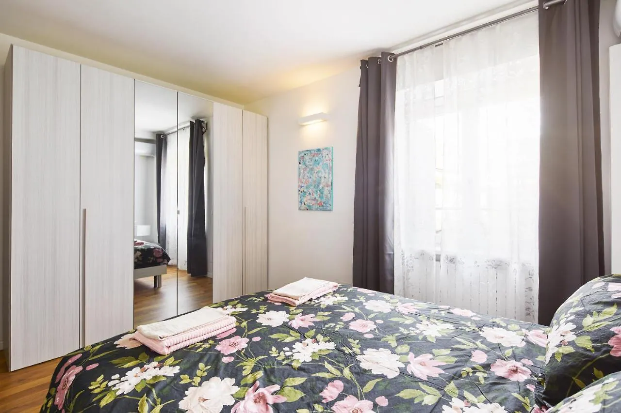 House Navigli Apartment In The Heart Of The Naviglio Grande Milano